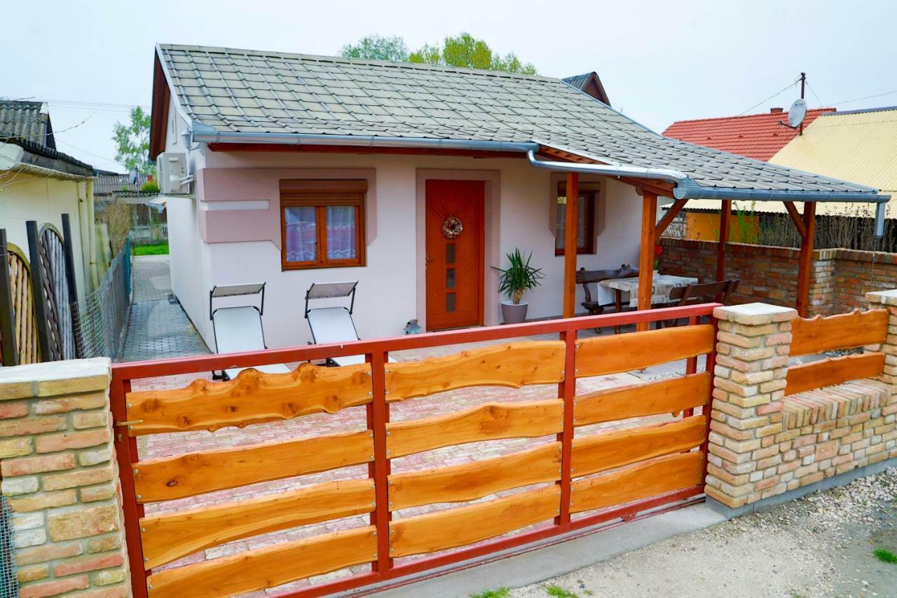 Jazmin Apartman Buzsák Εξωτερικό φωτογραφία